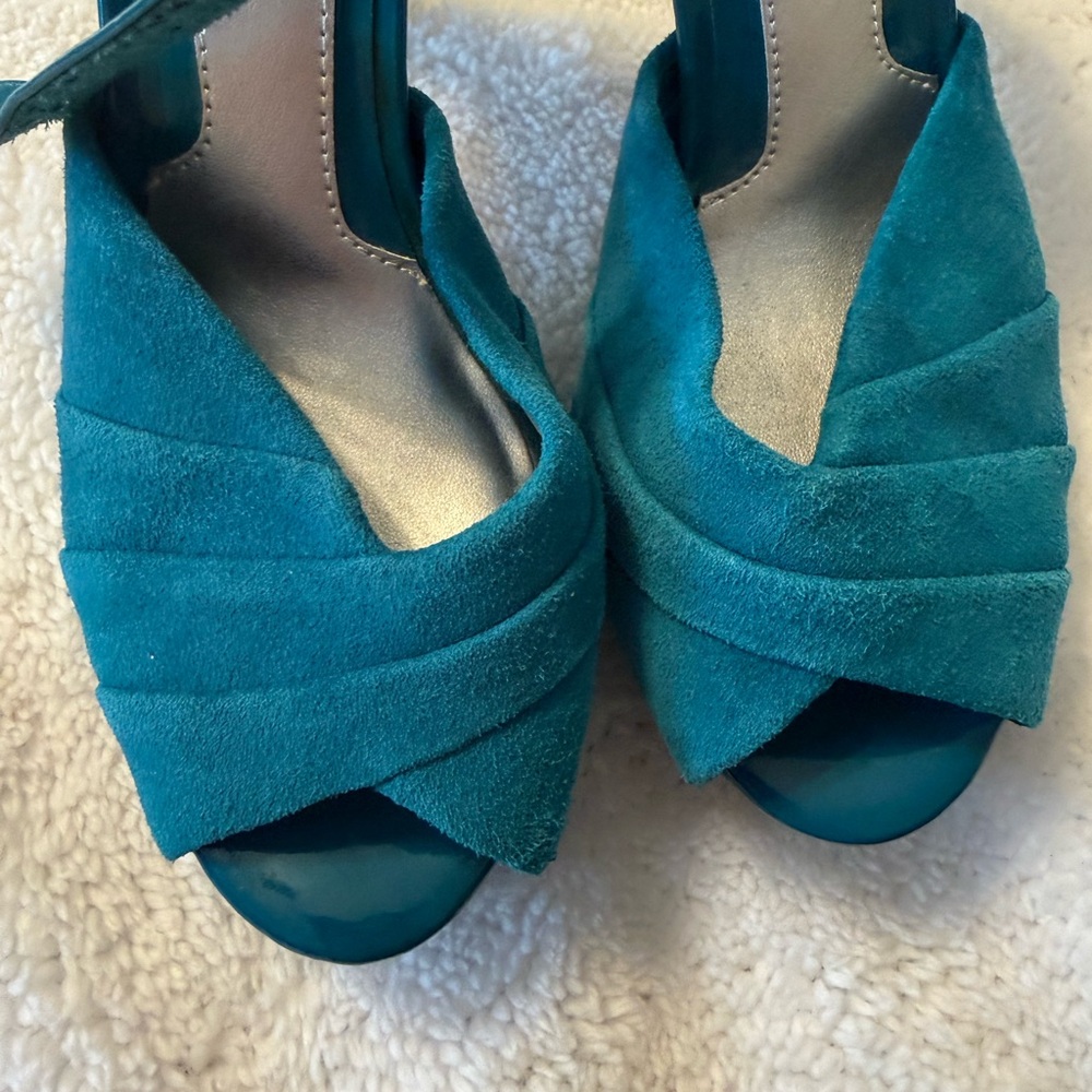 White House Black Market Turquoise Peep-Toe Heels - Picture 7 of 7